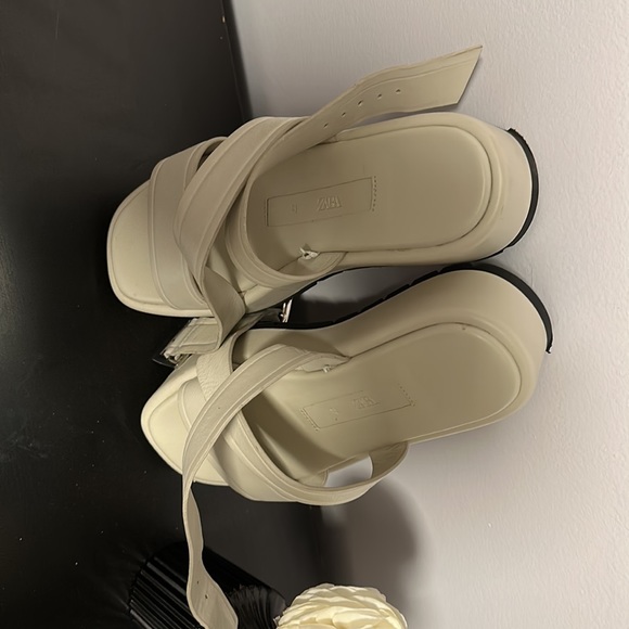 Zara leather summer sandals. NWT, size 37 but they fit perfectly to size 36. - Picture 3 of 10